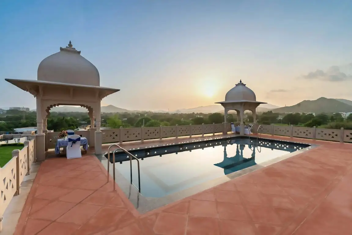 The Traavista Poolside Experience